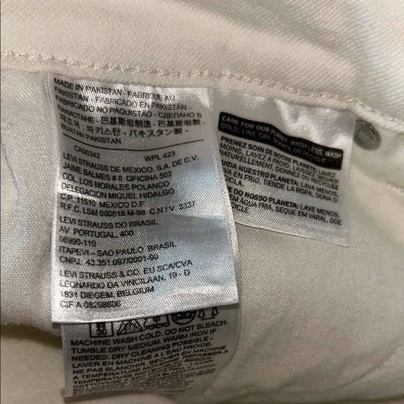 Levi's White Capri Pants with Frayed Hem - Picture 7 of 7